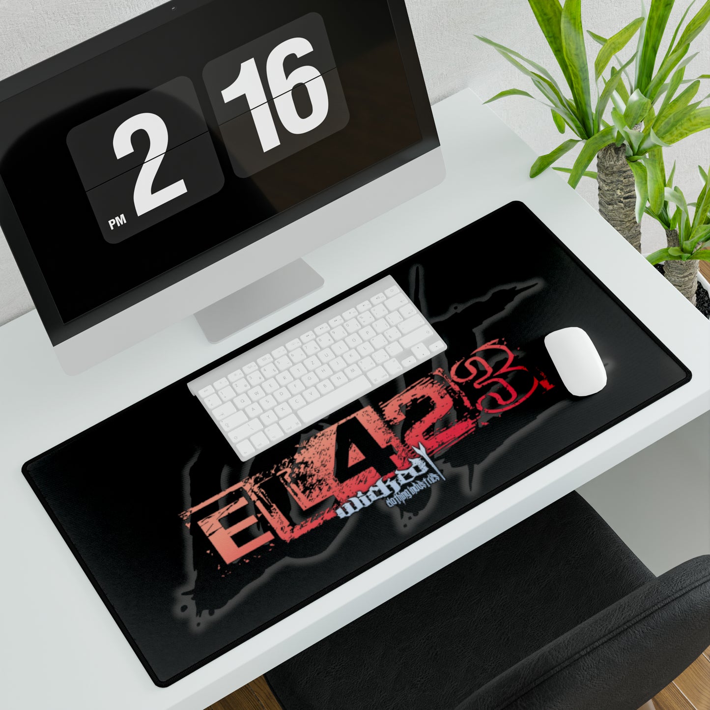 Love EL423 Desk Mat